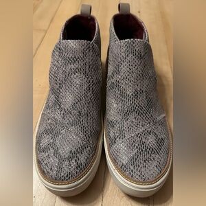 Toms Textured Gray Slip-On Sneakers